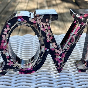 Beleuchtetes Liebes-Harz-Zeichen, Valentinsgeschenk, LED-Licht 'Love' Zeichen, Glitzer-Zeichen, Hochzeitsdekor, Geschenk für Freund,