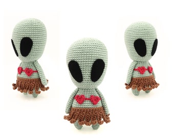 Tropical Alien Crochet Pattern, Alien on the Beach