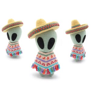 Alien in Mexico - Alien with Poncho and Sombrero - Crochet Pattern