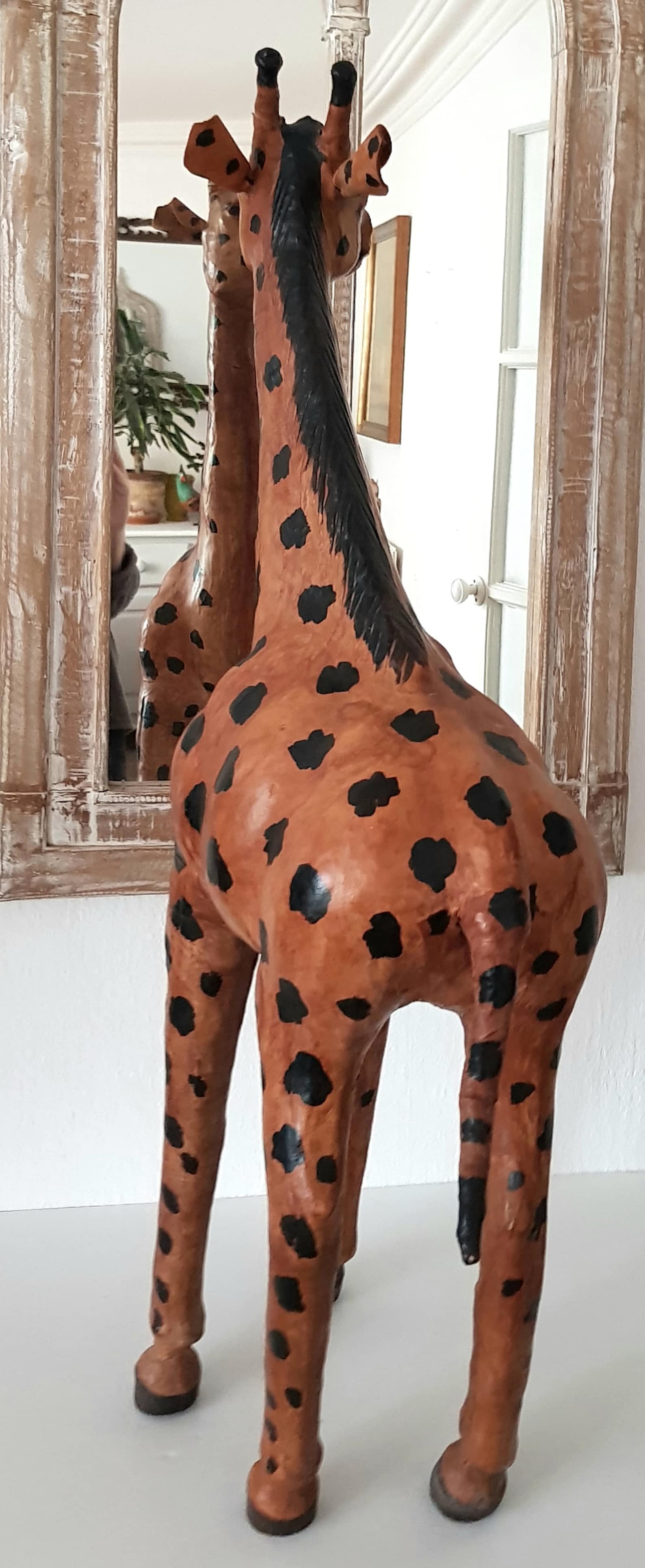 mini giraffe statue