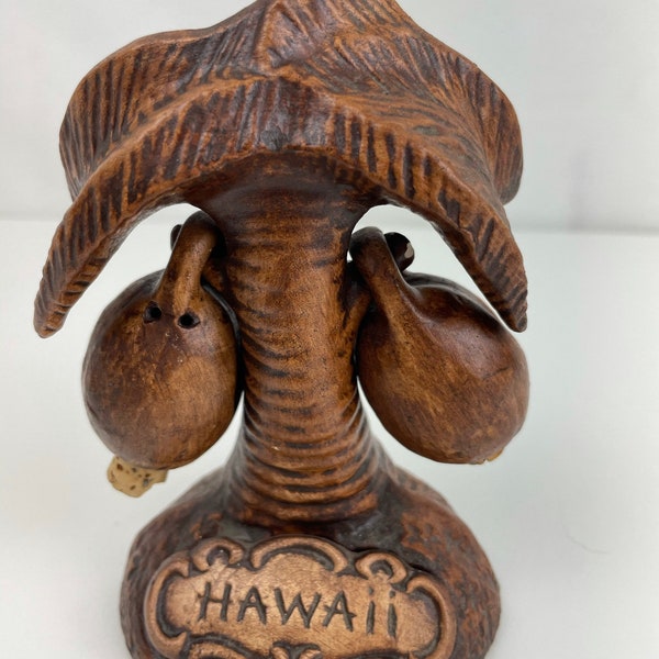 Vintage Treasure Craft Palm Tree Coconut Hawaii Salt Pepper Shakers Tiki Island