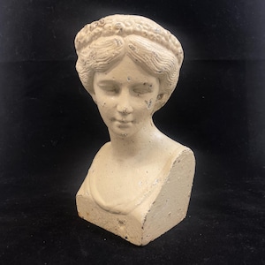 Ancien Buste de Femme Art Nouveau en Fonte, Dame Femme, Sculpture Chippy Blanche
