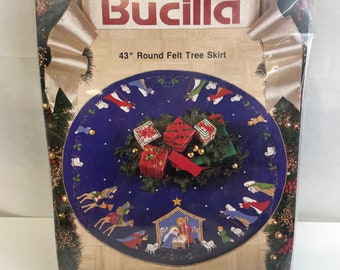 Aplique de fieltro para árbol de Navidad de Bucilla, 43&quot; de diámetro, bordado redondo 82720
