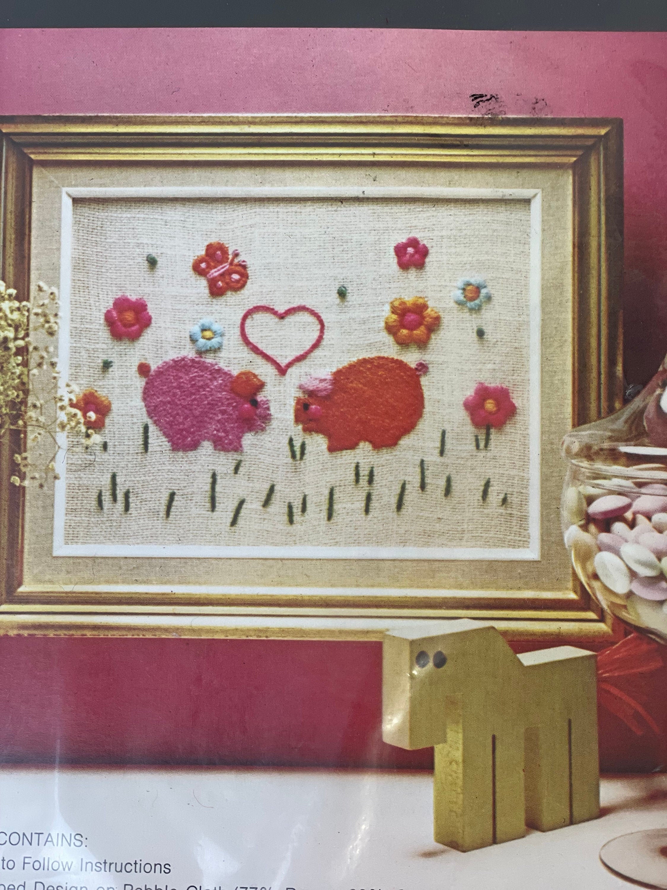 Kit de bordado con lana de cerditos y ramilletes de Avon Creative Needlepoint