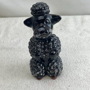 Vintage halverwege de eeuw modern zwart keramisch rood aardewerk zittende poedel hond retro decor 6&quot;