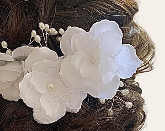 Simply Beautiful Set of 2 White Flower with Pearl in Silver Bridal Hair Pins Gift Boxed