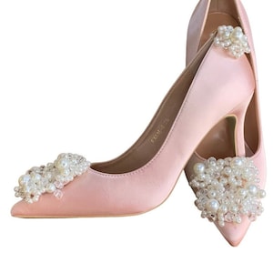 Met parels verfraaide satijnen trouwschoenen - zachtroze