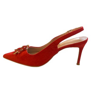 Impresionantes zapatos de novia de boda con diamantes rojos