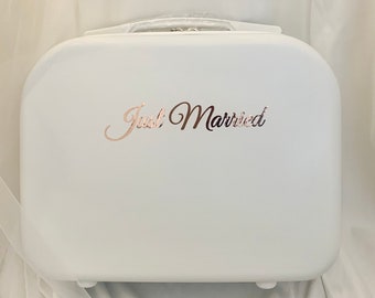 Elfenbensvit 'Just Married' roséguldfärgad brudväska med sminkbord