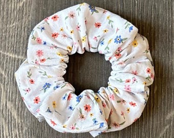 White floral scrunchie | cotton spring summer flower hair tie