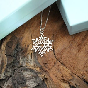 Sterling Silver~Snowflake~Necklace~Norwegian~Rosemaling~Brilliance~Contemporary