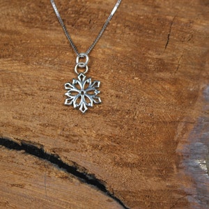 Sterling Silver~Snowflake~Necklace~Norwegian~Rosemaling~Frost~Contemporary~Mother Daughter~Winter Wedding~Winter Solstice~Celebration