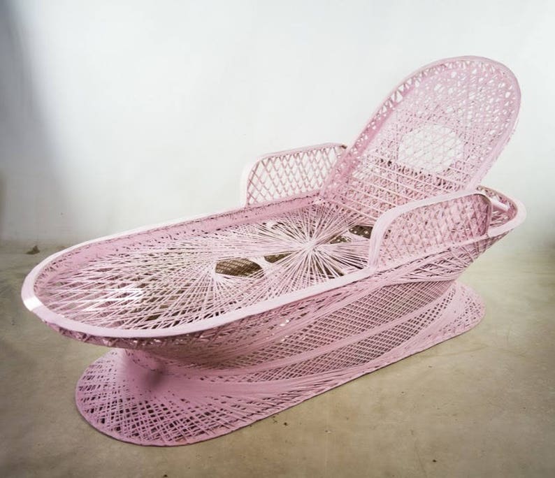 1960 S Mid Century Modern Light Pink Faux Wicker Patio Lounge Sun Pool Chair