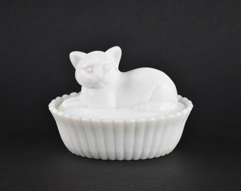 Vintage Westmoreland Milk Glass Lidded Cat Decorative Dish