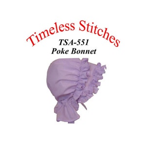 Puede incluir: Un gorro poke de color lavanda con volantes. El gorro está etiquetado como "TSA-551 Poke Bonnet".
