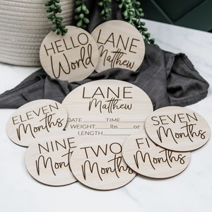 Marcadores de madera para hitos, accesorios para fotos del primer año, regalo único para nuevos padres, marcadores de edad mensuales, letrero de fecha de nacimiento, anuncio de nombre