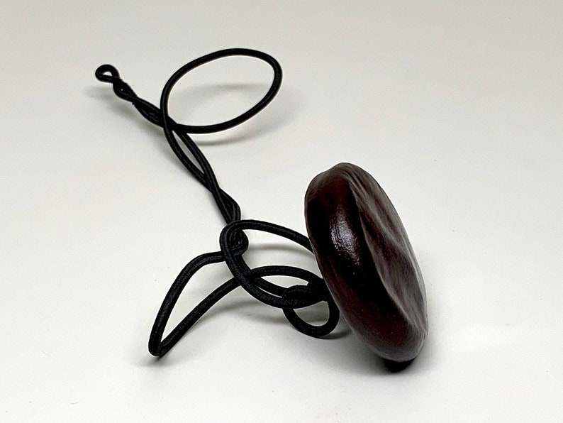 Sea Heart Hair Tie Lasso Is made from a bean that grows on trees in Europe. It can be worn as a necklace. Check it out image 3