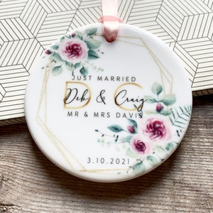 Personalised Just Married Names Mr & Mrs Wedding pink floral Greenery Ceramic Round Decoration Ornament Keepsake
