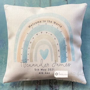 Gepersonaliseerde nieuwe babyjongen blauw grijs regenboog... Linnen stijl kussenhoes - pasgeboren - geboorte - babyjongen