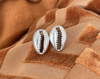 Silver cowrie earrings, cowrie earrings, shell earrings, stud earrings