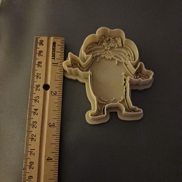 Cortador de galletas y sello, Lorax Dr. Suess, Favorito de fiesta, Árbol de bolas peludas