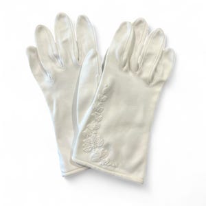 Vintage White Embroidered Gloves – Mid-Century Women’s Size Small – 1950s Formal Dress Gloves
