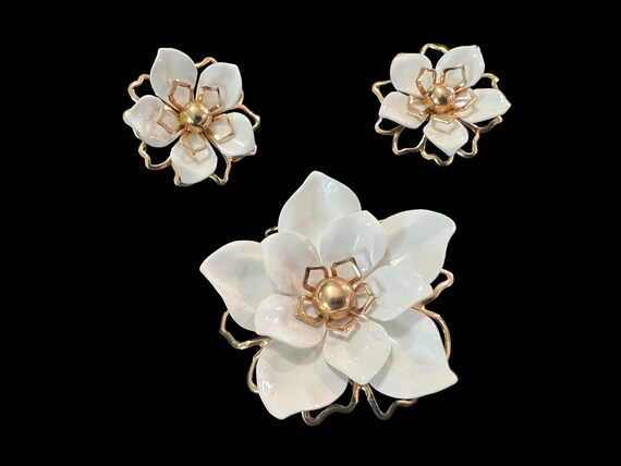 Vintage Emmons Magnolia Brooch Clip On Earring Se… - image 2