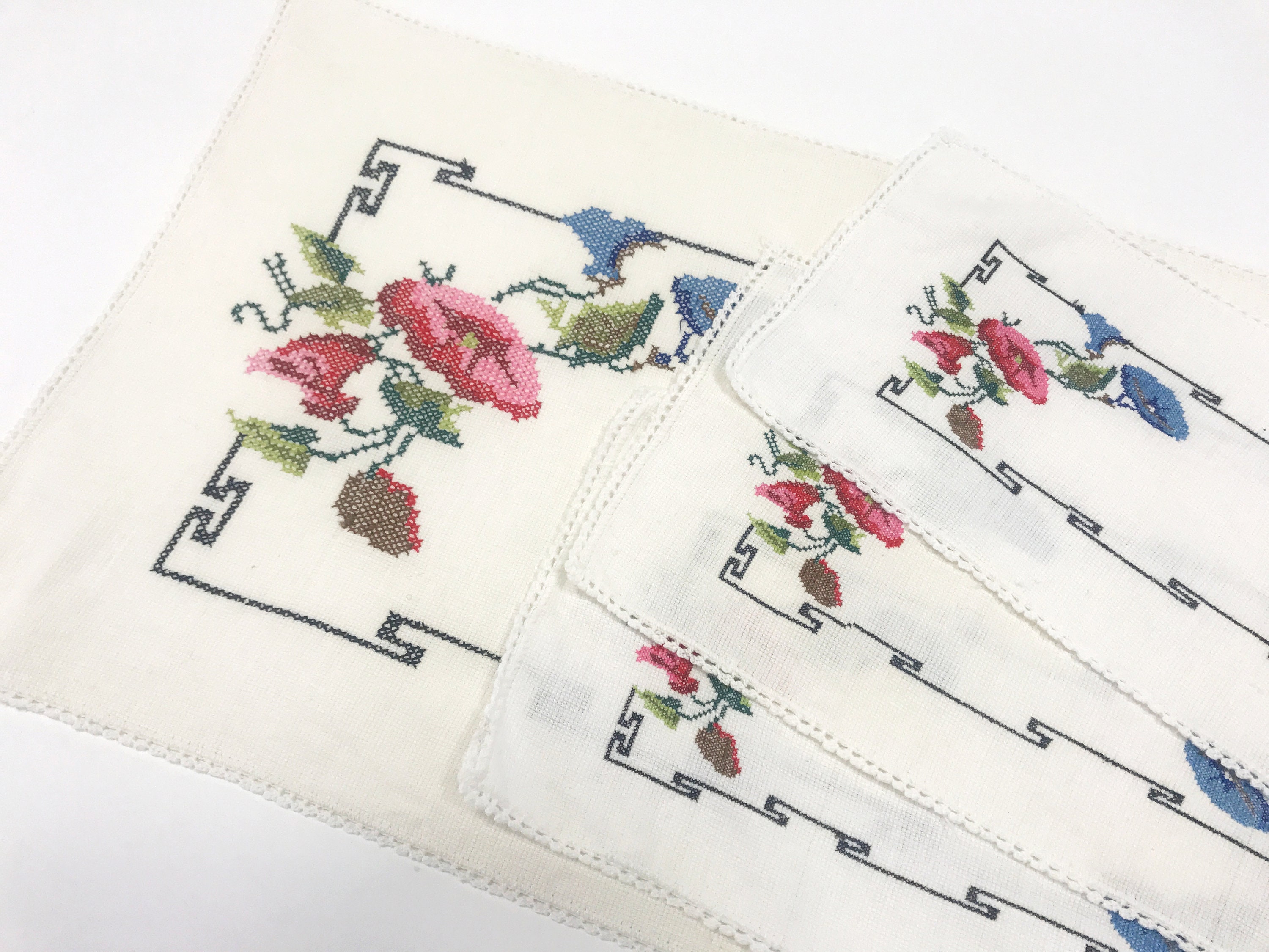 Vintage Table Runner and Matching Mats 4 Piece Set Floral Etsy