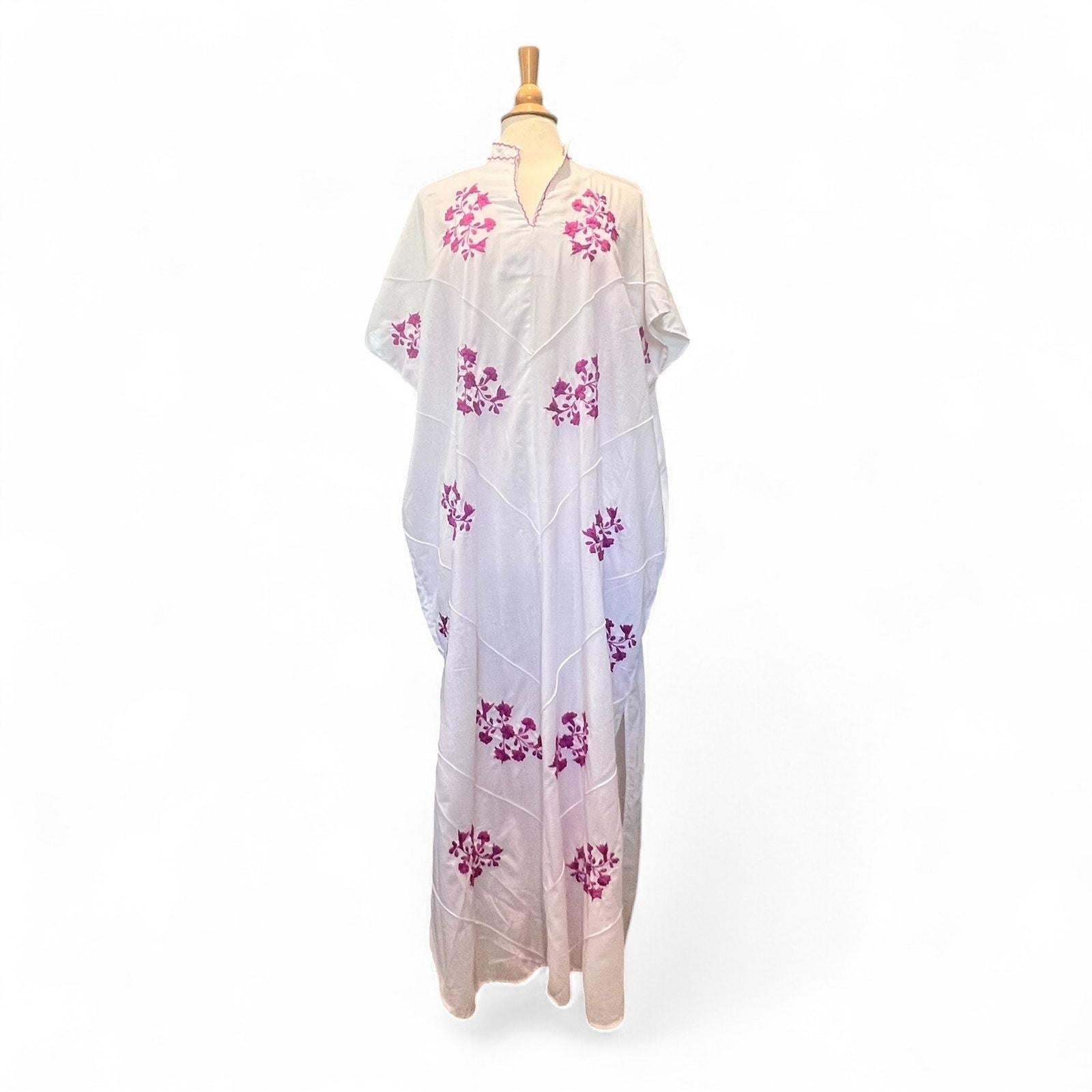 v neck homecoming dress Straps Lavender V-Neck Tight Homecoming Dress with Appliques – FancyVestido