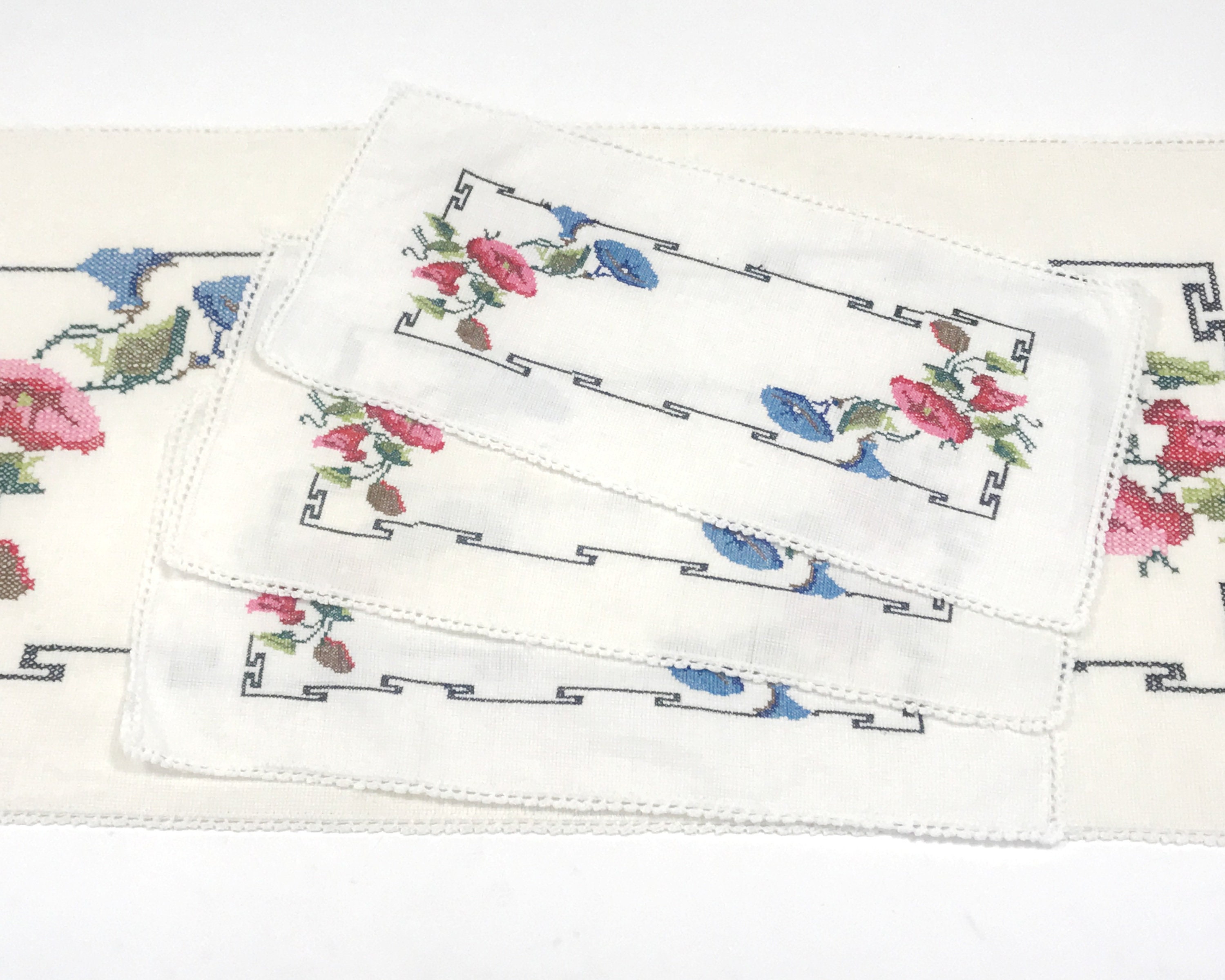 Vintage Table Runner and Matching Mats 4 Piece Set Floral Etsy
