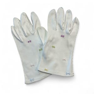 Vintage White Fabric Gloves with Pastel Embroidered Flowers – 1950s Wrist-Length Dress Gloves