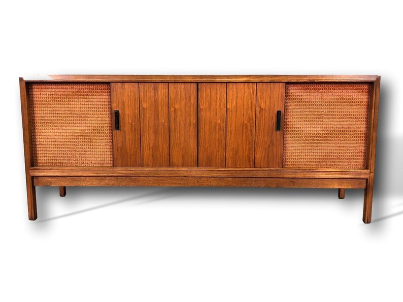 modern bluetooth stereo turntable