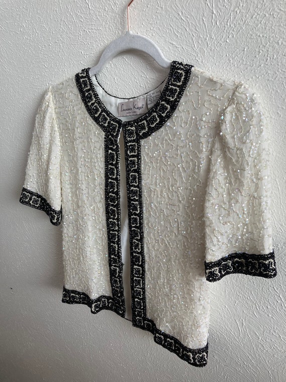 Small Vintage white beaded bolero coverup with bl… - image 8