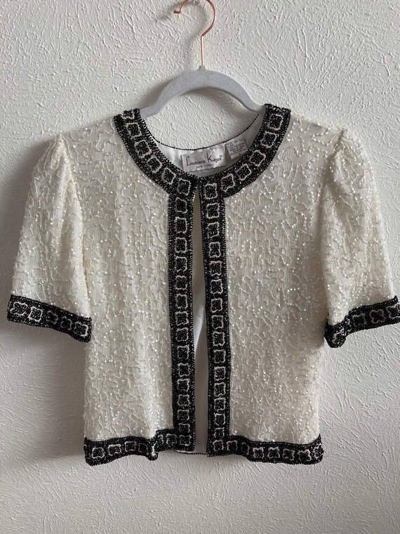 Small Vintage white beaded bolero coverup with bl… - image 4