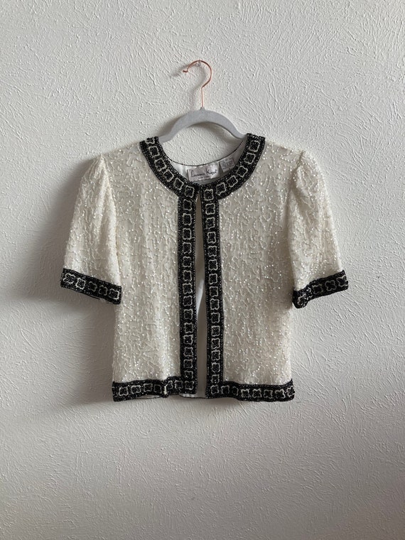 Small Vintage white beaded bolero coverup with bl… - image 10