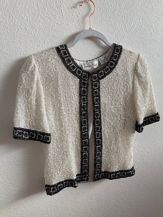 Small Vintage white beaded bolero coverup with bl… - image 9