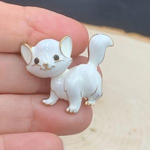 Kitten enameled Brooch