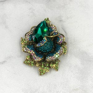 Rhinestone floral green brooch/pendant