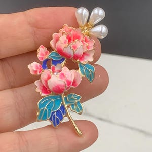 Enamel and faux pearl pink peony brooch