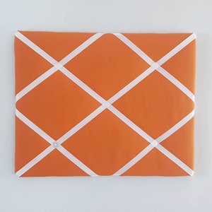 Tableau Vision orange - tableau ruban tissu orange - tableau mémo Français orange - tableau à épingles orange - décoration murale orange pour chambre de bébé - babillard