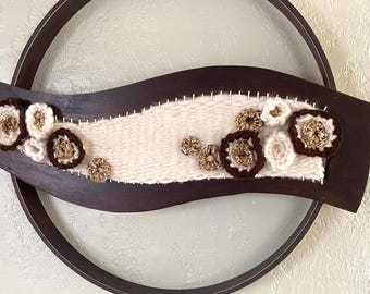Wood & Yarn Wanddekor: Handgefertigte Rosetten, Mahagoni-Finish