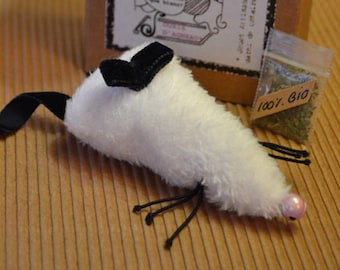 Lamb mouse, mouse handcrafted, elegant and playful cat, topped with catnip 100% USDA certified organic "Super fragrant"!