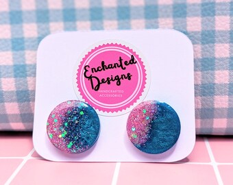 Pendientes de resina con purpurina rosa y verde azulado hechos a mano – Hipoalergénicos