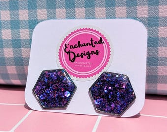 Pendientes hexagonales con purpurina morada hechos a mano - Joyería de resina