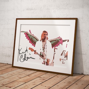 Può includere: Una stampa incorniciata di un'illustrazione in bianco e nero di Kurt Cobain con ali d'angelo, che tiene una chitarra e canta in un microfono. La stampa è firmata "Kurt Cobain".