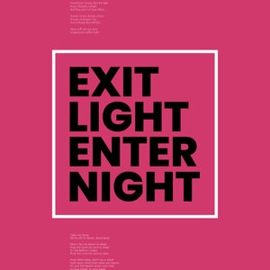 Op de afbeelding: Een roze achtergrond met een wit vierkant in het midden. Het vierkant bevat de tekst "EXIT LIGHT ENTER NIGHT" in zwarte vetgedrukte letters. Onder het vierkant staat een zwart-wit tekstfragment dat luidt: "Take my hand We're off to Never, Neverland Now I lay me down to sleep Pray the Lord my soul to keep If I die before I wake Pray the Lord my soul to take Hush little baby, don't say a word And never mind that noise you heard It's just the beasts under your bed In your slet in your head"