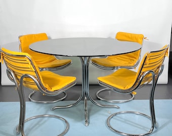 Vintage Space Age dinner table and four chairs in the manner of Gastone Rinaldi