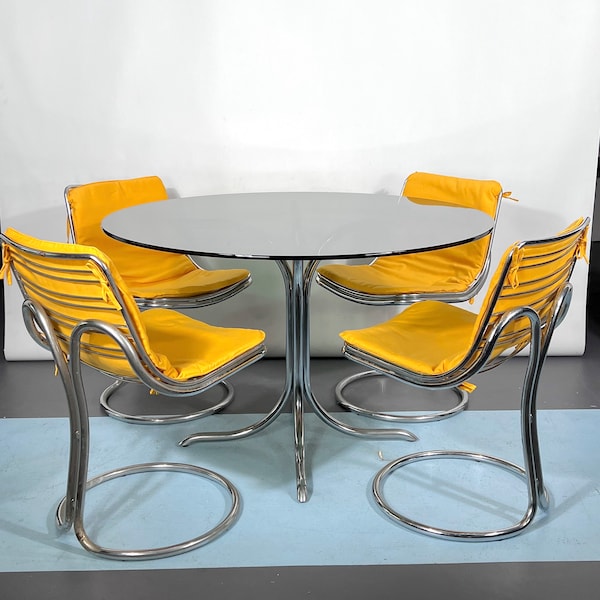 Vintage Space Age dinner table and four chairs in the manner of Gastone Rinaldi