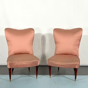 Italian Vintage pair of pink club armchairs in the manner of Gio Ponti. 1950s