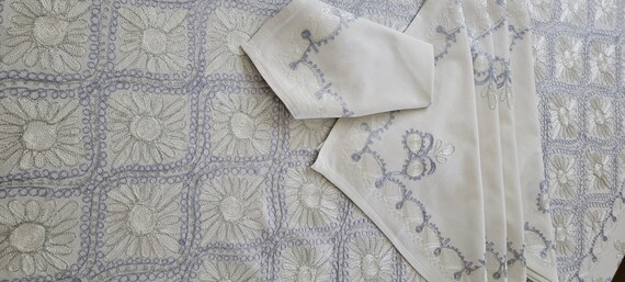♦️ベルギーレース 刺繍入りテーブルクロス・テーブルナフキン セット